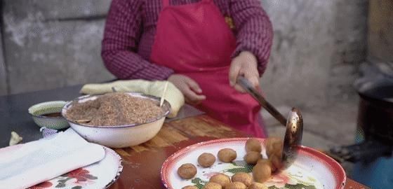  勺子|老妈教我做糖糕，不和面不揉面，简单3步，孩子直呼吃不够