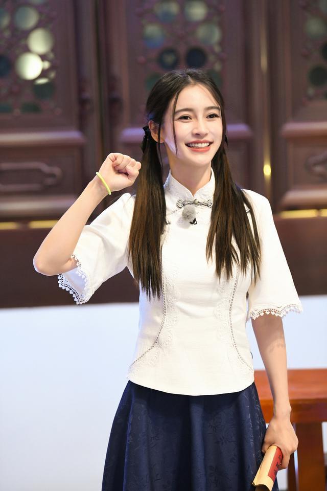 学生装|Angelababy再扮民国女学生,都当妈的人了,少女感却不输95后