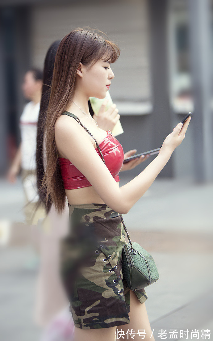 街拍|重庆街拍,高颜值好身材的美女,怎么搭配都好看!