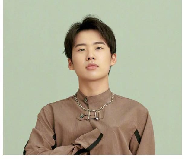 綜藝明星賺錢太容易!郭麒麟和李雪琴剛炒了CP,又同時(shí)官宣新綜藝