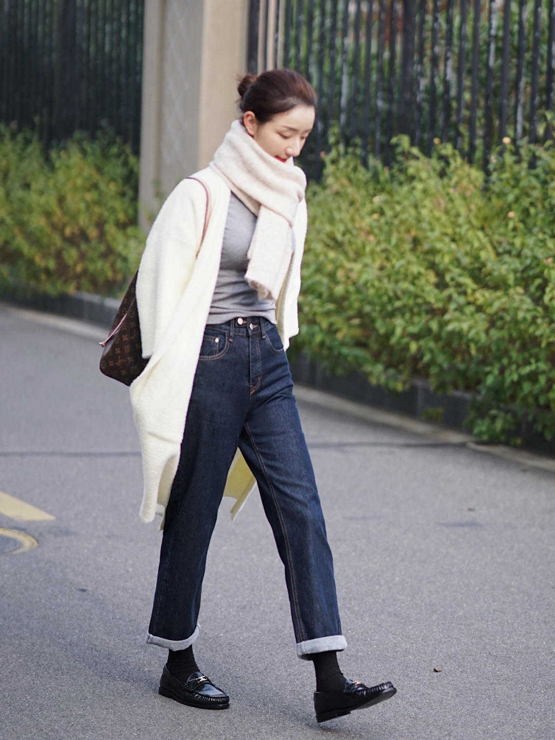 棉服 怪不得这么多人喜欢穿直筒牛仔裤,论保暖百搭,没有长裤能超过它