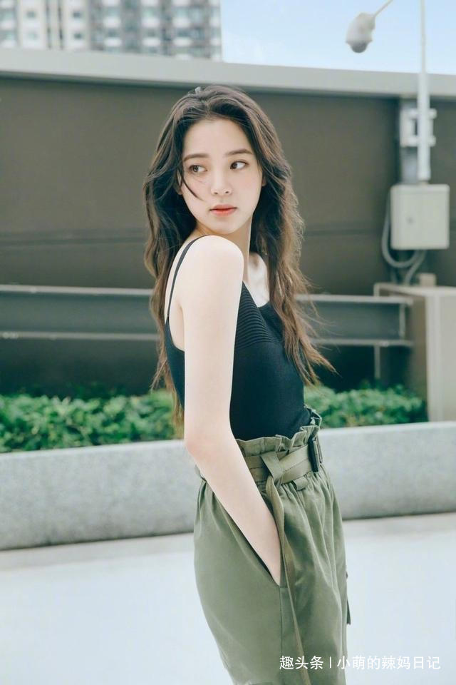 发量|女人过了45岁,烫卷发比留直发更减龄!建议这4款,年轻更显气质