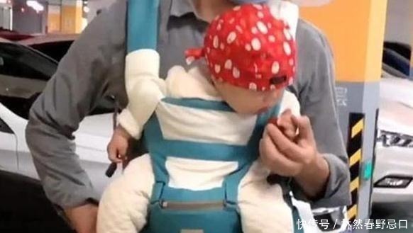 宝宝|一家三口逛商场,回家后发现宝宝手中“有礼物”,妈妈有大便宜