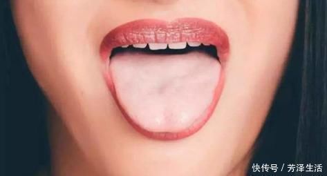 肝不好嘴先知？无论男女，嘴上有3个预兆，肝硬化可能一触即发！