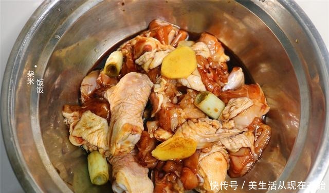 分享一道蒸菜,鸡肉鲜香软嫩,胡萝卜清甜多汁,营养好吃