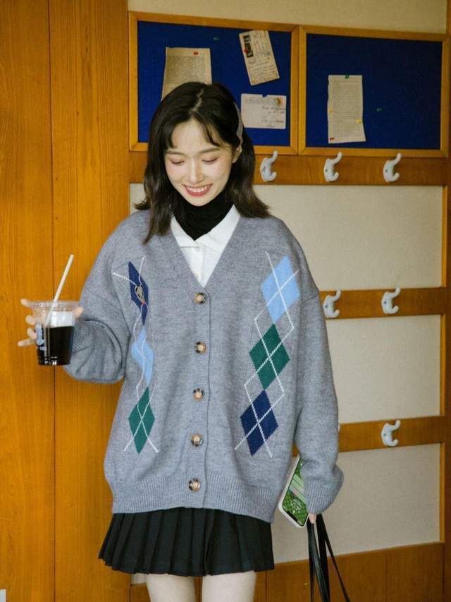 小个子 换季到底怎么穿?卡其色风衣+牛仔裙,日系又复古,美翻整个秋天