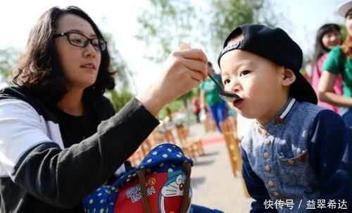 儿子因“口臭”被同学嫌弃，带孩子检查，取出来的颗粒果然很臭