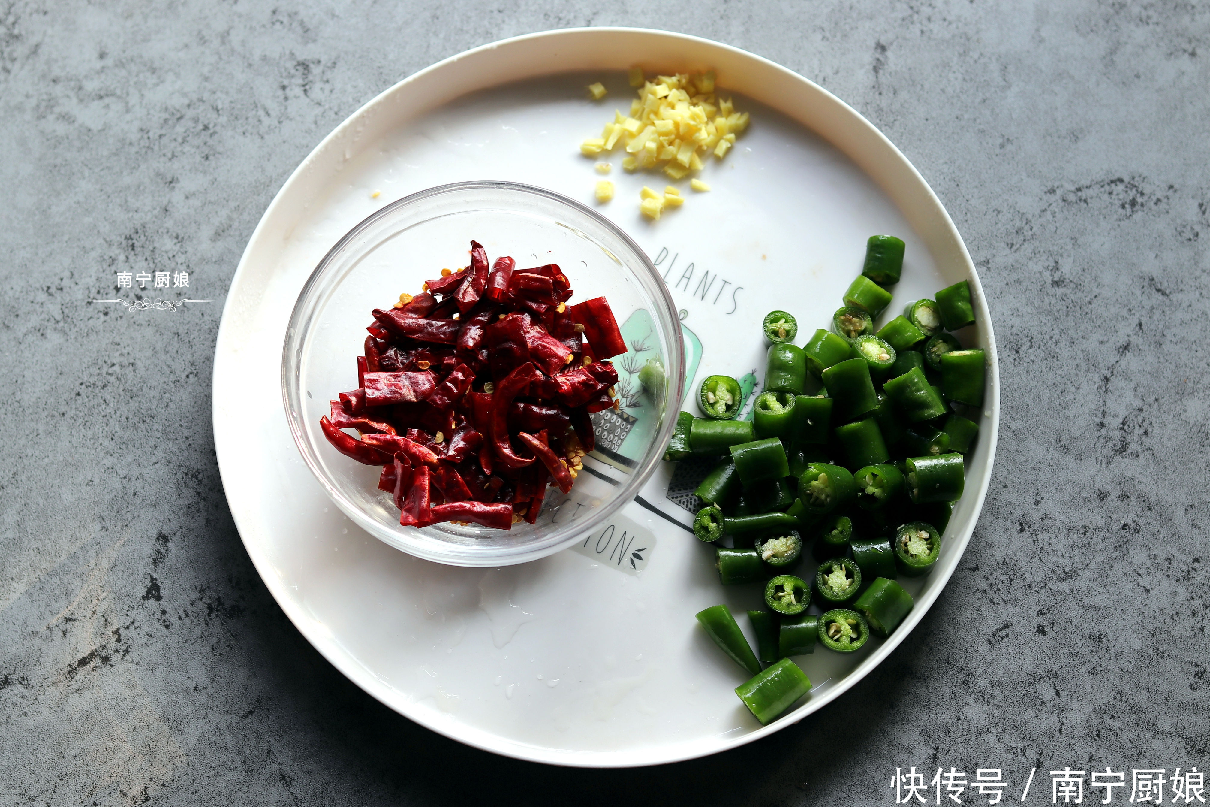 拿来|莲藕别只会炖排骨汤了,拿来做成这样的开胃菜,做上一大盘吃上瘾