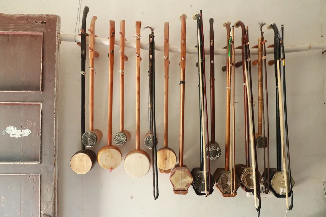 老人|永嘉大爷淘宝买零件做胡琴!免费送出几十把!只有这把不送