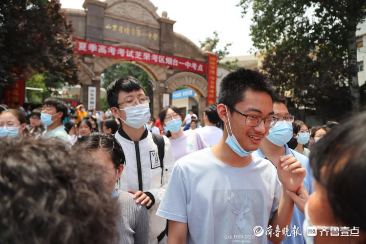 吕奇|2021年高考首场考试结束,烟台考生们神色轻松出考场