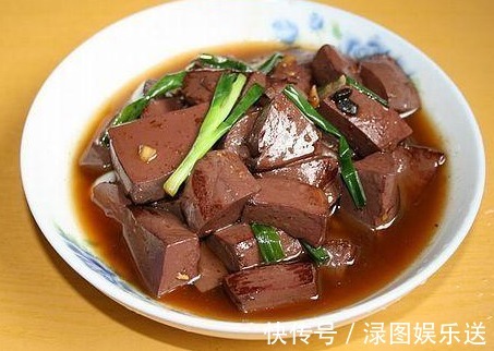 宿便|常吃猪血拉出黑臭宿便，是在清肠道垃圾吗医生讲出实话