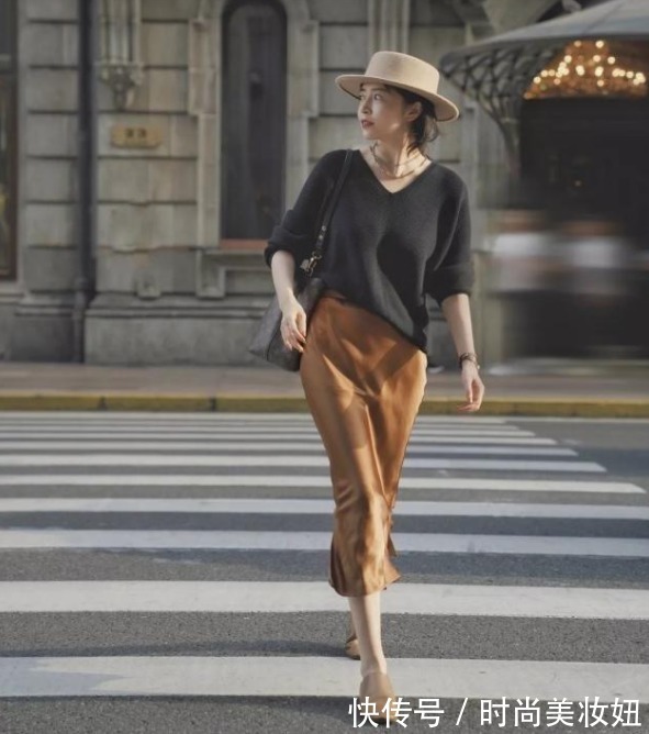阔腿裤|毛衣别配阔腿裤了，配半身裙更显女人味，普通人也能穿得惊艳