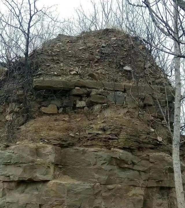 历代帝王封禅泰山，祭地仪式其实在相距数十里高约百米的小山上！