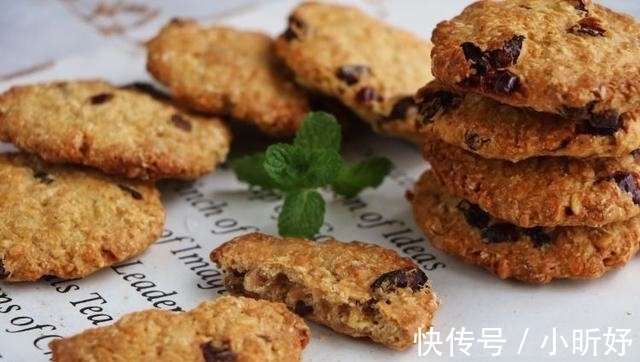 饼干|燕麦别总泡奶喝，打个鸡蛋低温烹饪，吃不怕又比包子馒头好吃