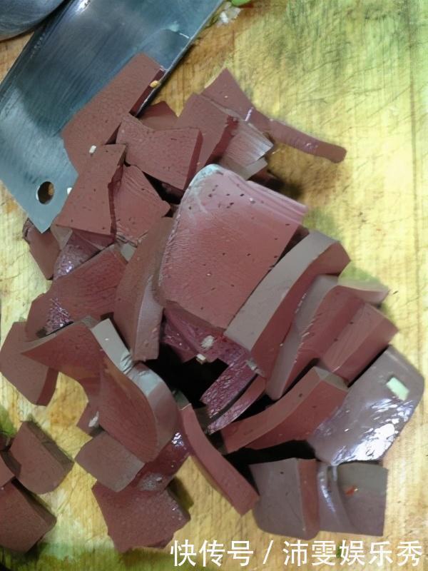 菜市场的猪血都来自哪里?记住3要点,才能挑到安全放心的猪血