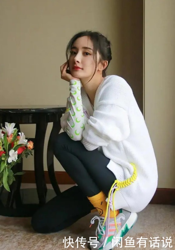 紧身|毛阿敏越老越洋气,唐装配健美裤秀身材曲线,58岁还有“少女腿”