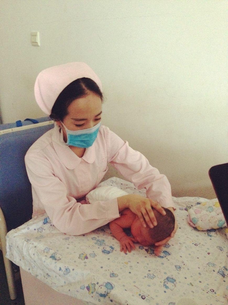 睡眠质量|“丑得像只猴子”,女宝刚出生就遭亲妈嫌弃,婆婆却说是美人胚子