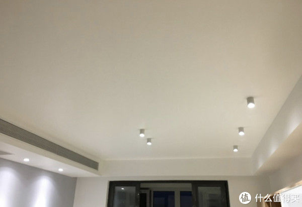 背景墙|越来越多人不吊顶、不做电视背景墙，改用更省钱方案，简约又漂亮