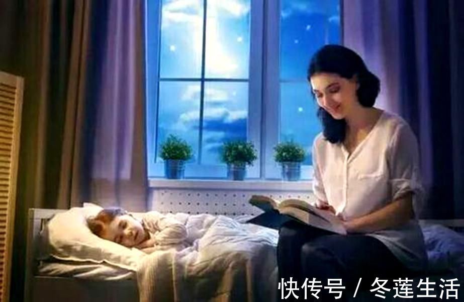 睡眠质量|爸妈恩爱相拥而眠，独留俩娃抱团取暖，生动诠释：孩子只是意外