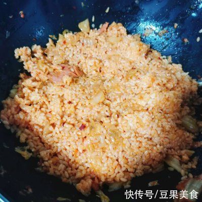 从小吃辣白菜炒饭长大的我，谁敢说我这做法不正宗