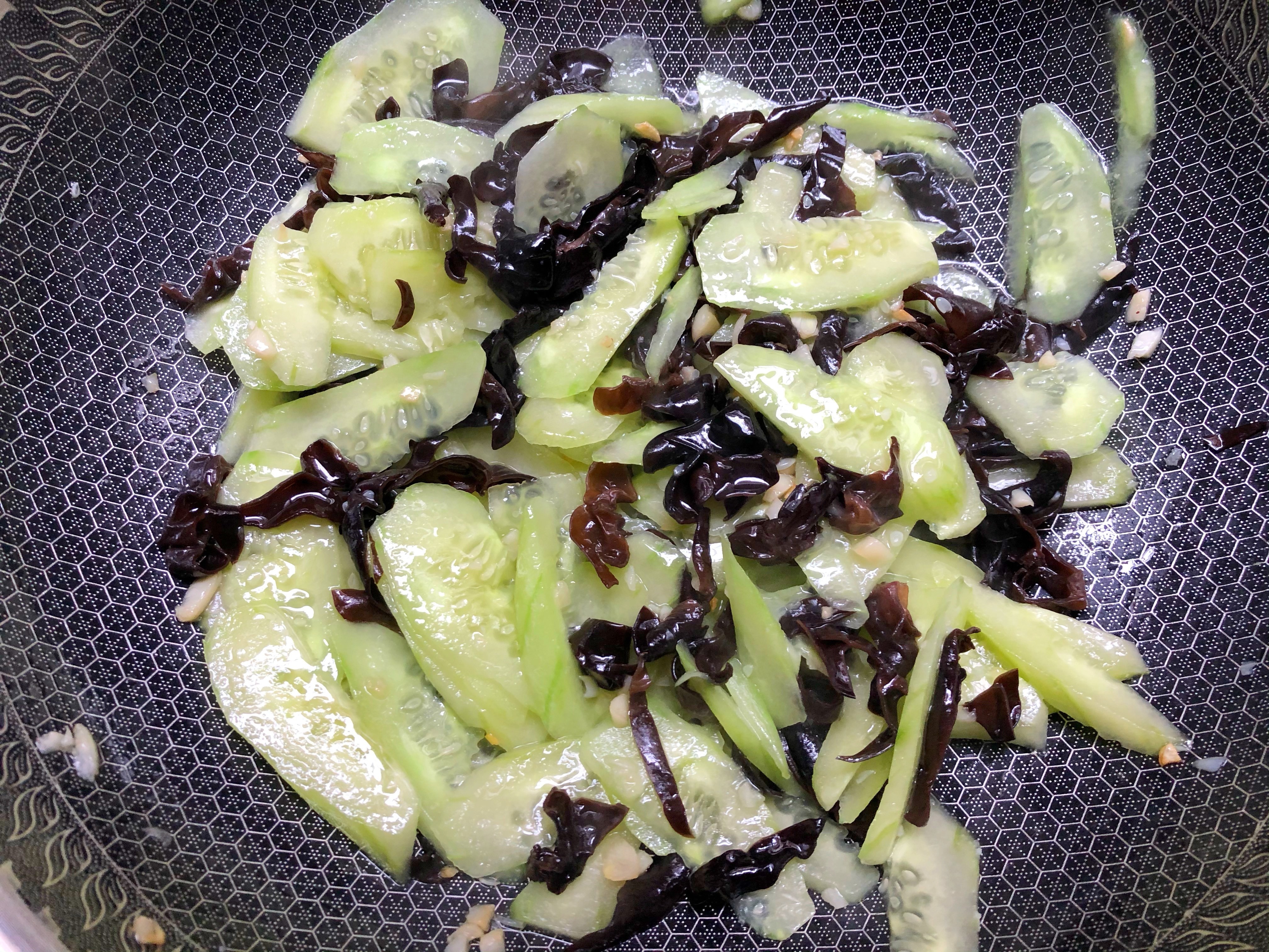 清肠|它和黑木耳天生是一对，简单炒一炒，清肠去脂又美味，别错过