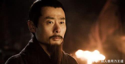 刘备|草船借箭,曹操放火箭该怎么办鲁肃幸好没放,孔明还留了一手!