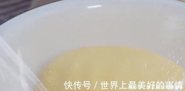 美味|玉米面倒开水锅里，瞬间变成美味，一次就成功，老人孩子都爱吃