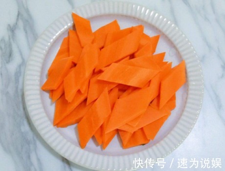 炒木耳总是“噼啪”响多加上1个步骤,木耳不炸锅,鲜香还脆爽