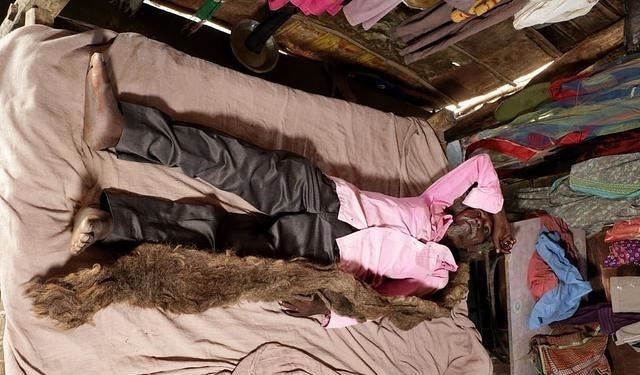 萨卡勒|见过1米83的脏辫儿吗?印度老头因梦中“旨意”40年不洗不剪头发