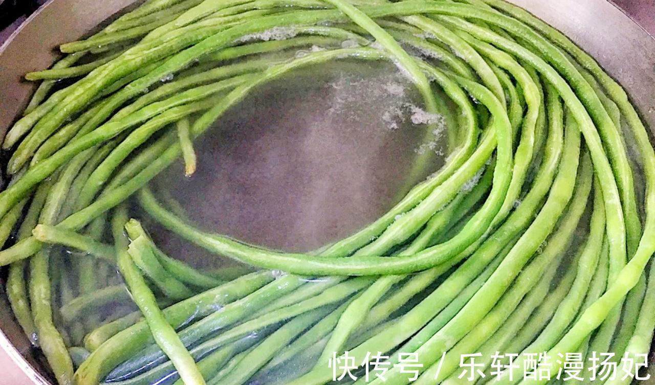 特香|夏季豆角1块1斤，买20斤晒干保存，冬天炖肉味特香，真不够吃