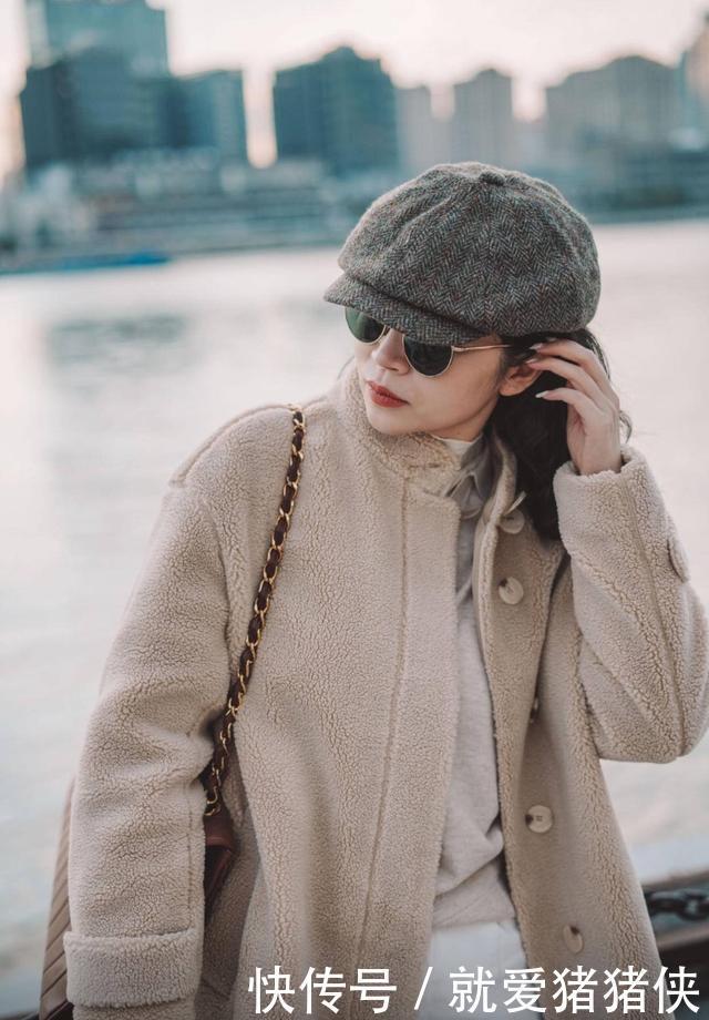 三木|三木的初冬新装真美,毛呢大衣配“牛奶裤”,色调搭配看着真舒服