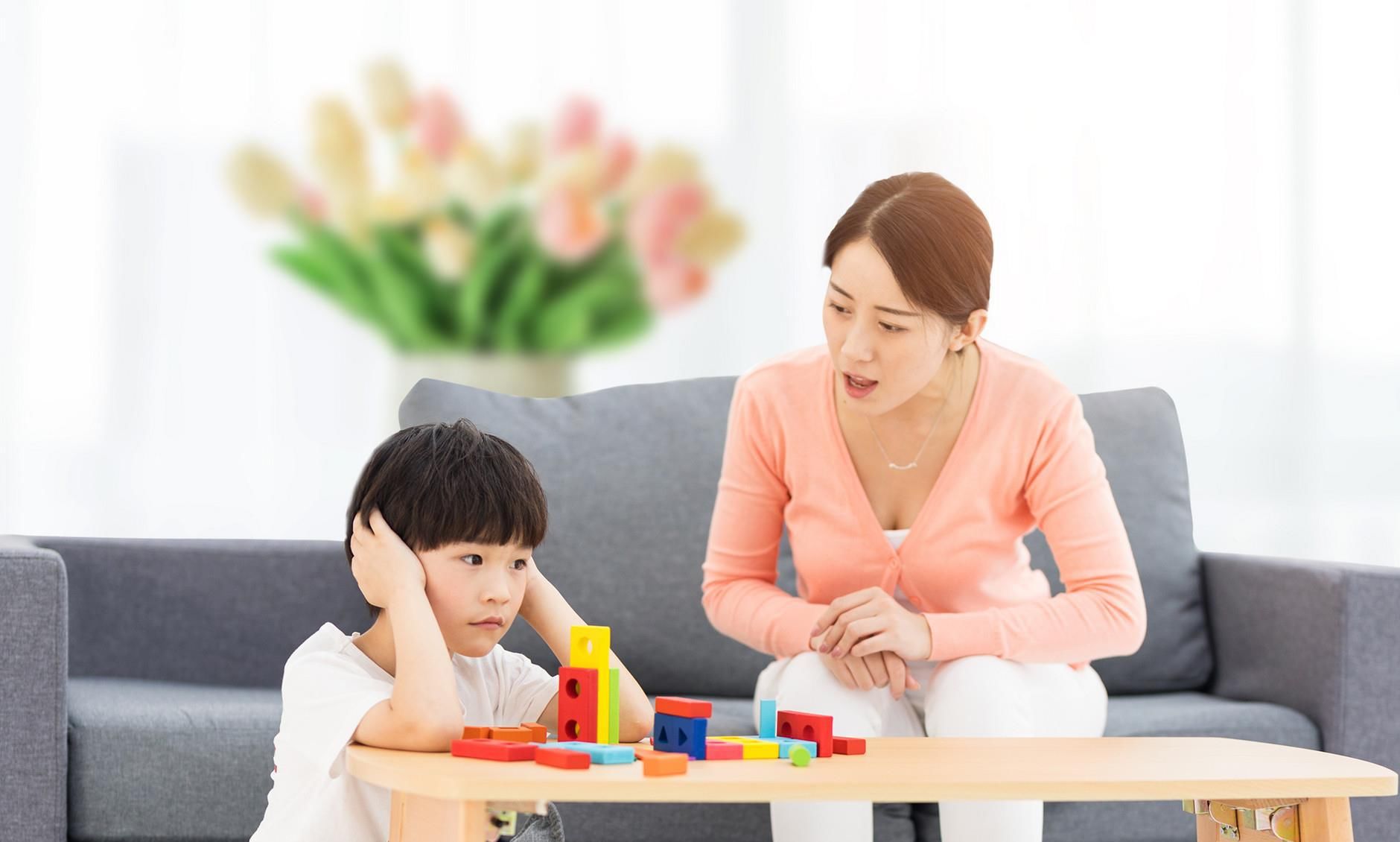 丹尼尔|中年“油腻妈妈”等级表，达到第四级，孩子内心很可能已经受伤