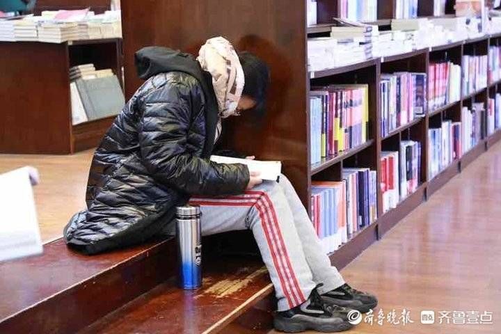 小书虫|寒假模式开启，济南各大书店也迎来一大批“小书虫”