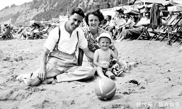 他打两份工,一份是皇后乐队吉他手,另一份是NASA天文学家