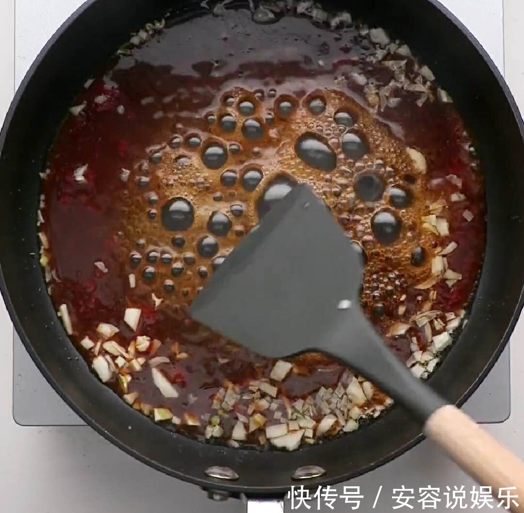 豆腐不用煮，不用放肉，味道香浓，豆腐入味，看着就想吃