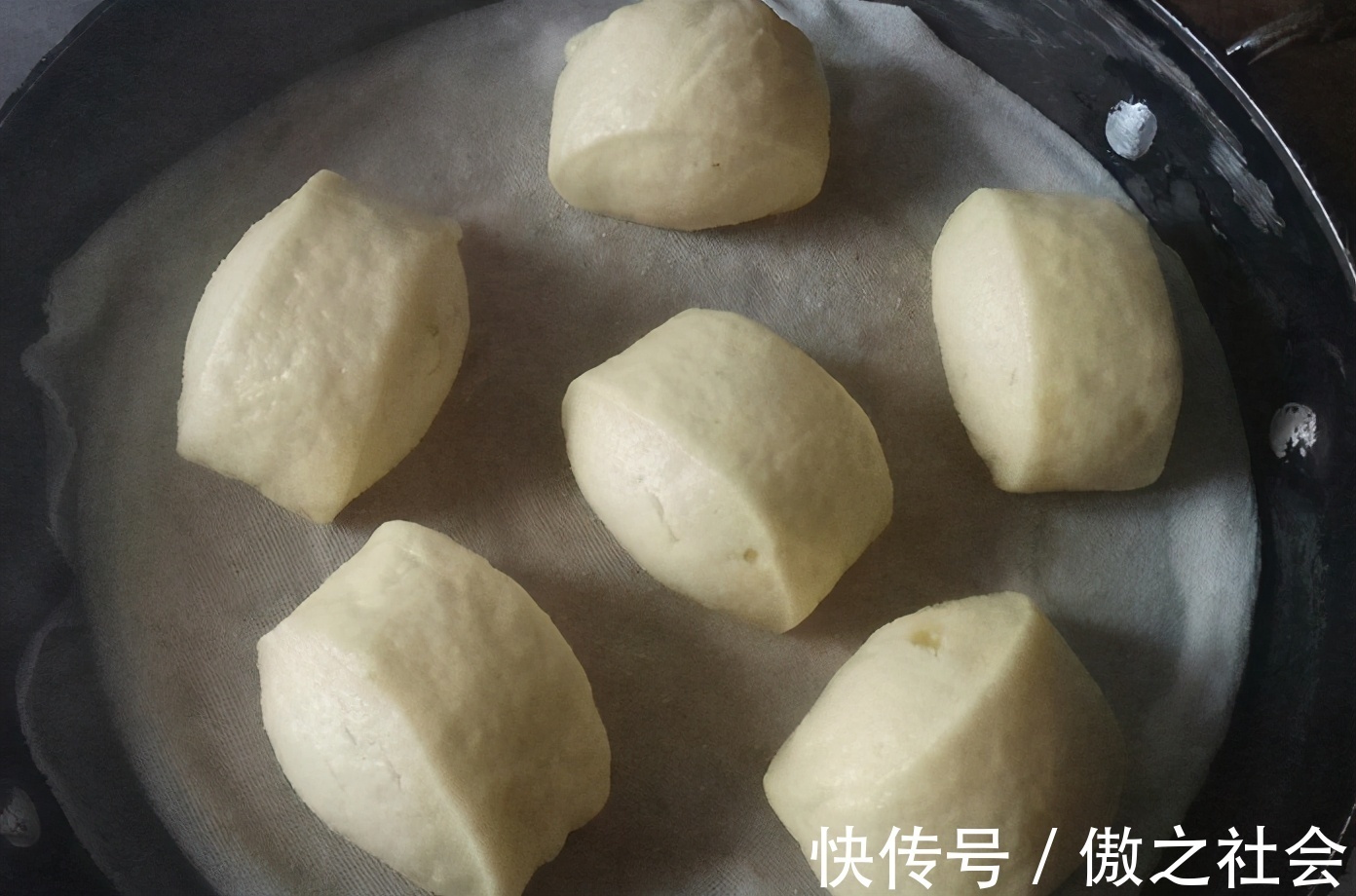 面团|这才是玉米面馒头简单的做法，一揉一切，香甜又暄软