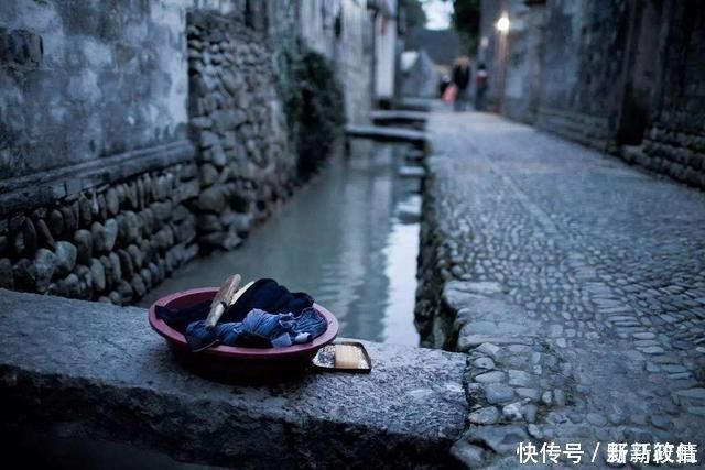 世人|李白一首深情小诗,开篇10字即惊艳世人,但这两个字很多人理解错