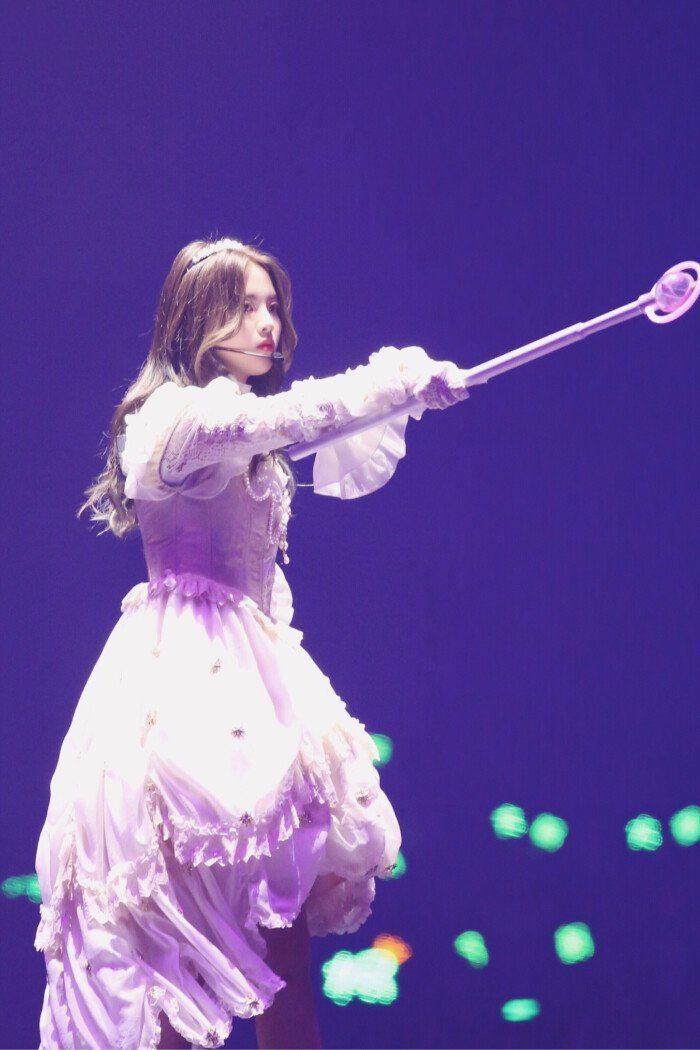 极限17 杨超越是不是糊了?若不是侯明昊,谁还记得她