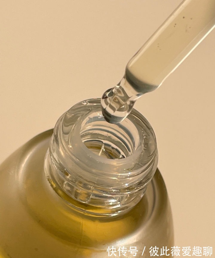 保湿|秋冬底妆干燥、卡粉真尴尬!6款妆前打底推荐,干皮油皮都能用