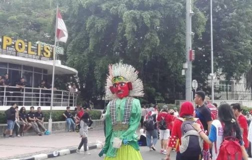 马云|卸任也不闲着!马云现身巴厘岛引轰动,印尼派了9位部长迎接!