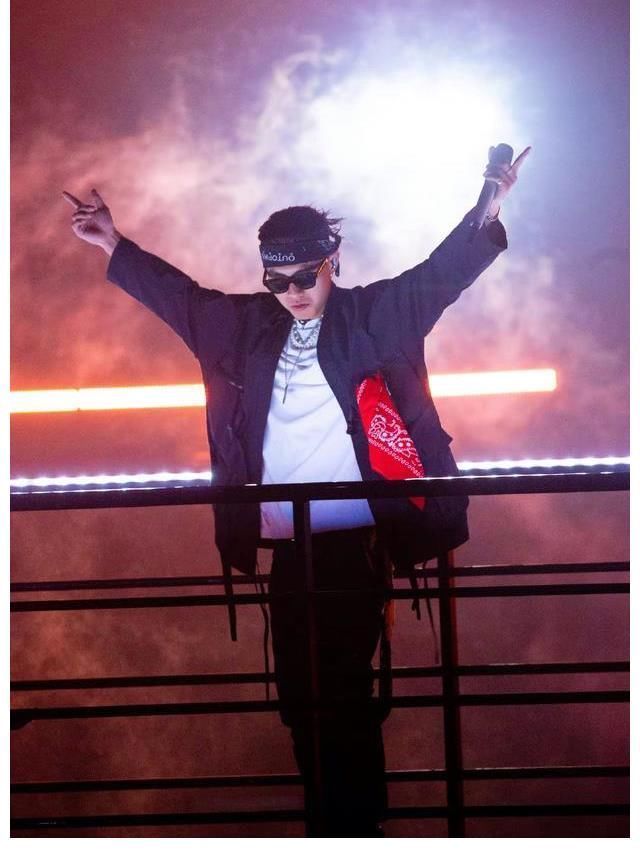 《披荆斩棘的哥哥》第四次公演结束，黄征、敖犬等四人疑似被淘汰