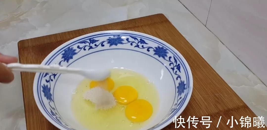 面团|1斤面粉, 4个紫薯, 不用一滴水, 平底锅做的小面包, 边吃边流口水