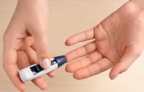 糖尿病|半年时间，血糖由8.3降至6.2，没有加药，只因晚上做了这3件事