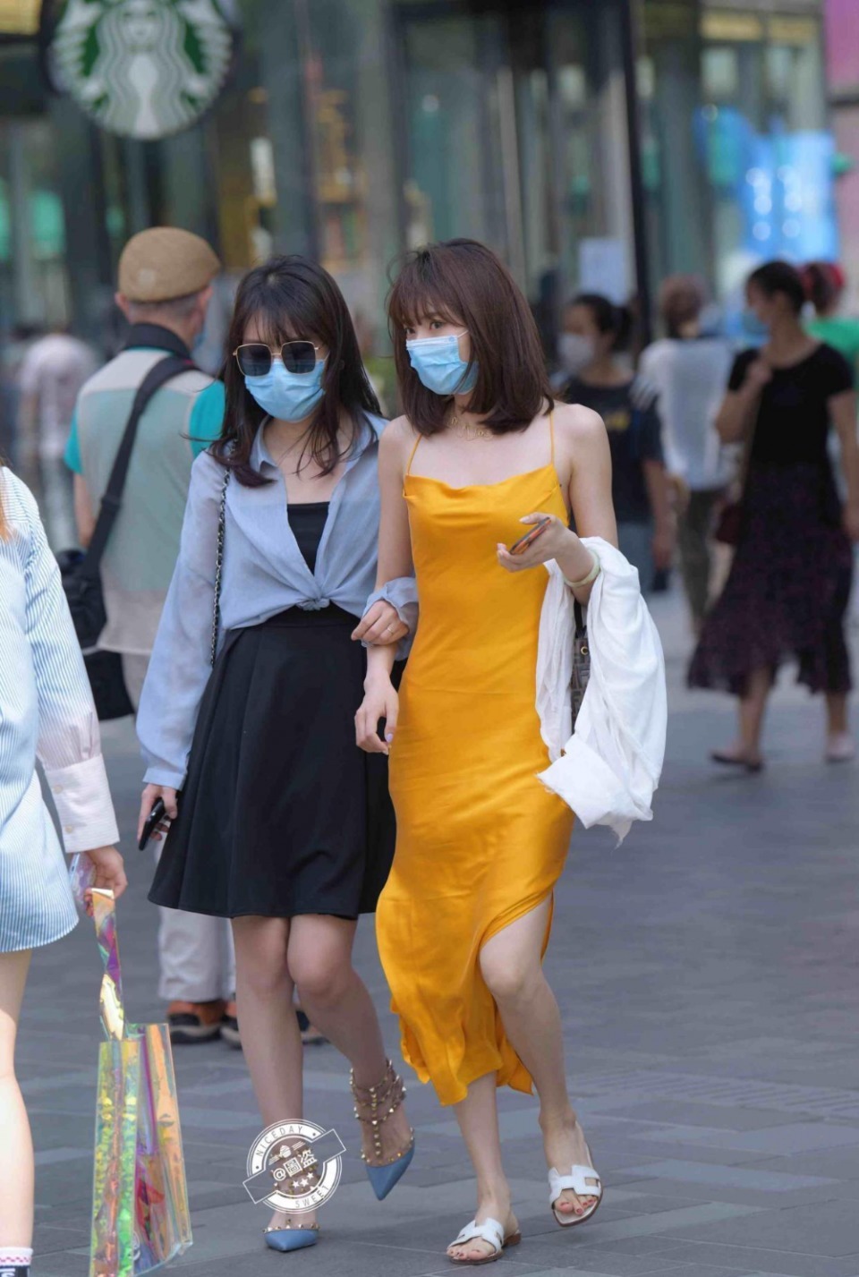 高跟鞋|简单搭配的连衣裙上身特别洋气,秀出曼妙身姿,清纯自然