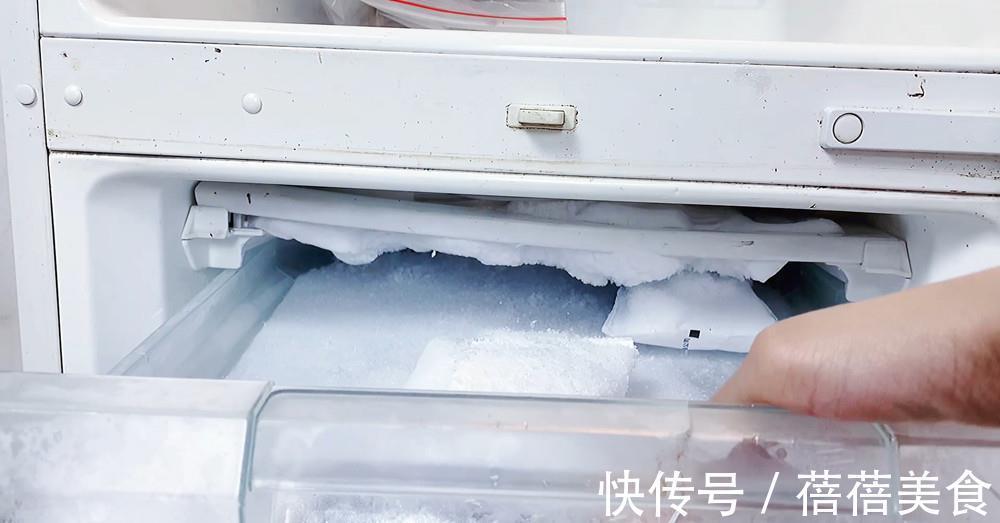 冰块|冰箱结冰时，不要铲也别敲，教你一个土方法，5分钟冰块全掉下