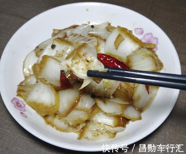 厨友们|家常醋溜白菜怎么做最好吃？掌握这三个窍门，脆嫩鲜香，美味下饭