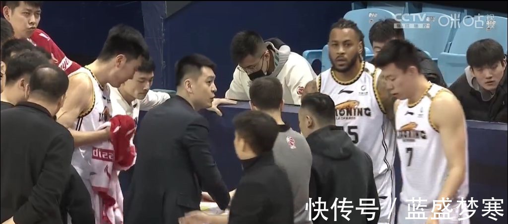 赵继伟|张镇麟半场砍下22分,赵继伟无私助攻,辽宁男篮60-36天津男篮!