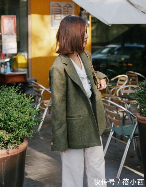时尚度 冬季通勤怎么穿?既不能太严肃也不能太装嫩,用西装凹造型会更美
