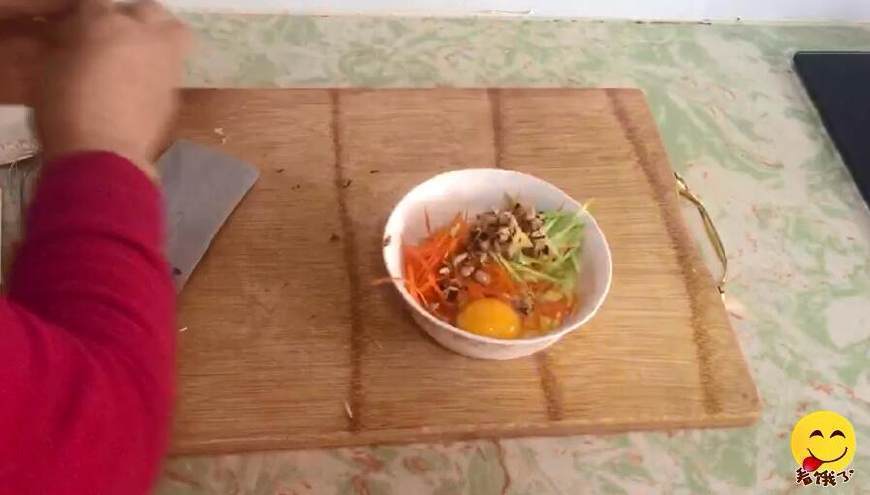 西葫芦|西葫芦最好的吃法,加2鸡蛋不用炒,饭店买不到,老人孩子都爱吃