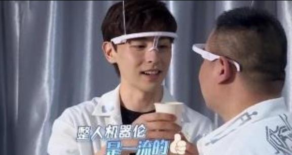 邓伦被骂上热搜,两年6部综艺吃相太难看?他这一做法太不明智了